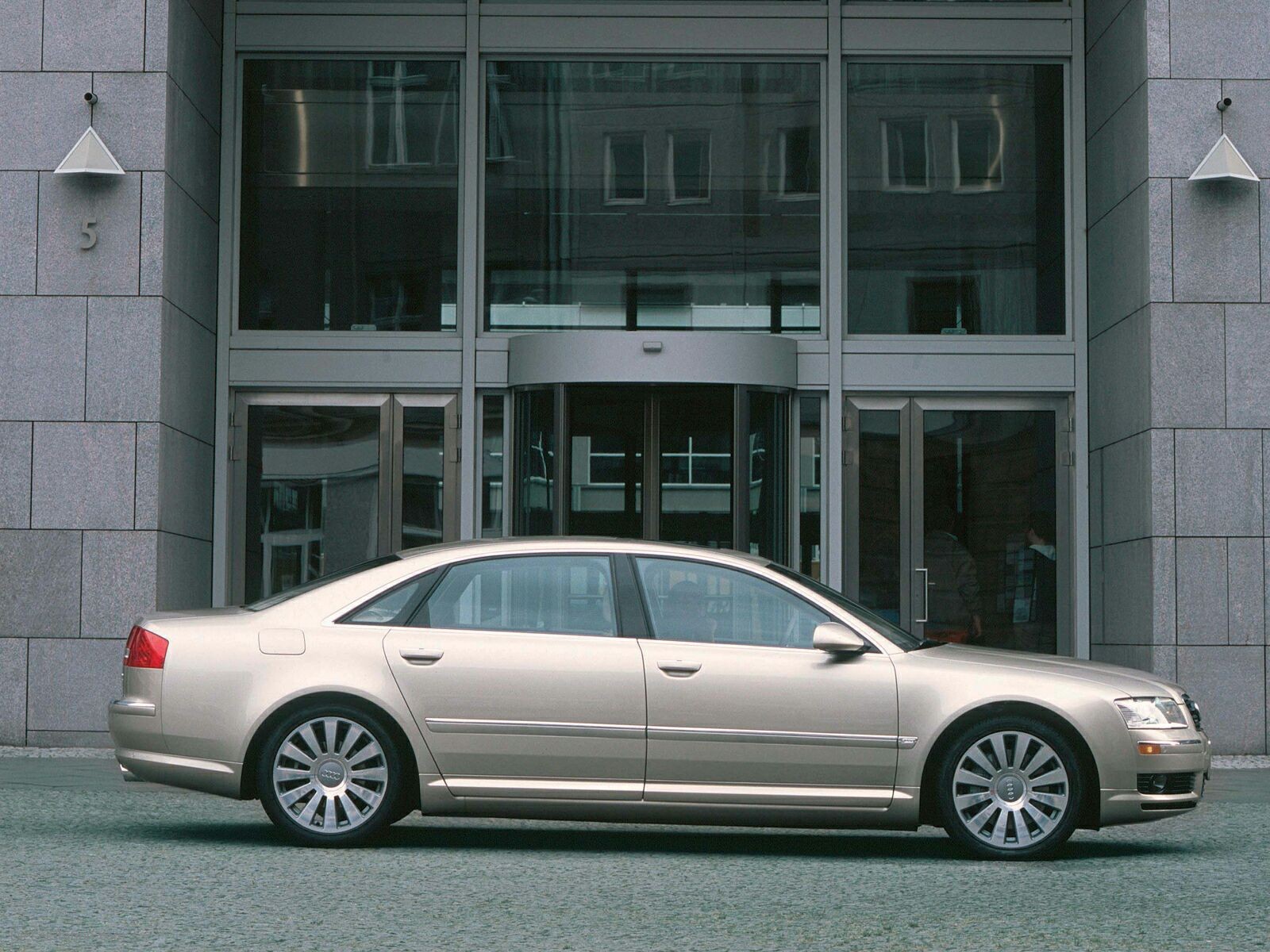 Audi A8L (2004)